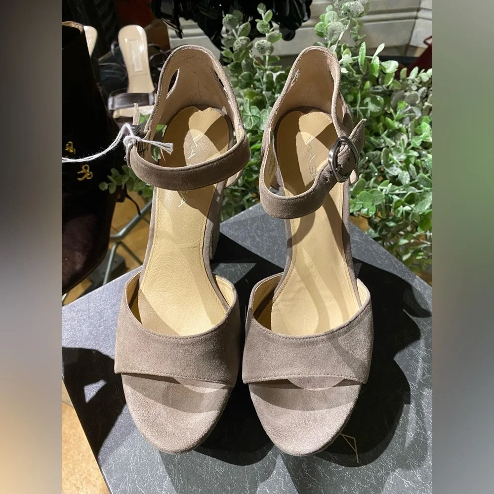 NWB Via Spiga Vanita Light Grey Suede Platform Sandals 7